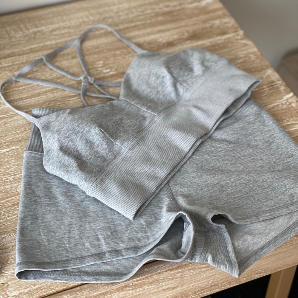 Amazing set by ALO YOGA. Shorts + sports bra